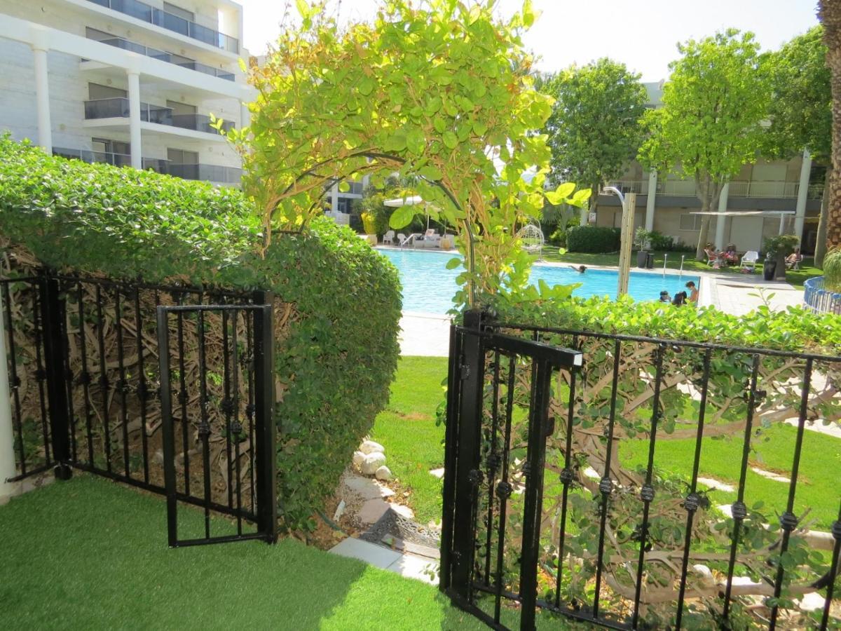 Royal Park- Magical Garden Apartment Eilat Esterno foto